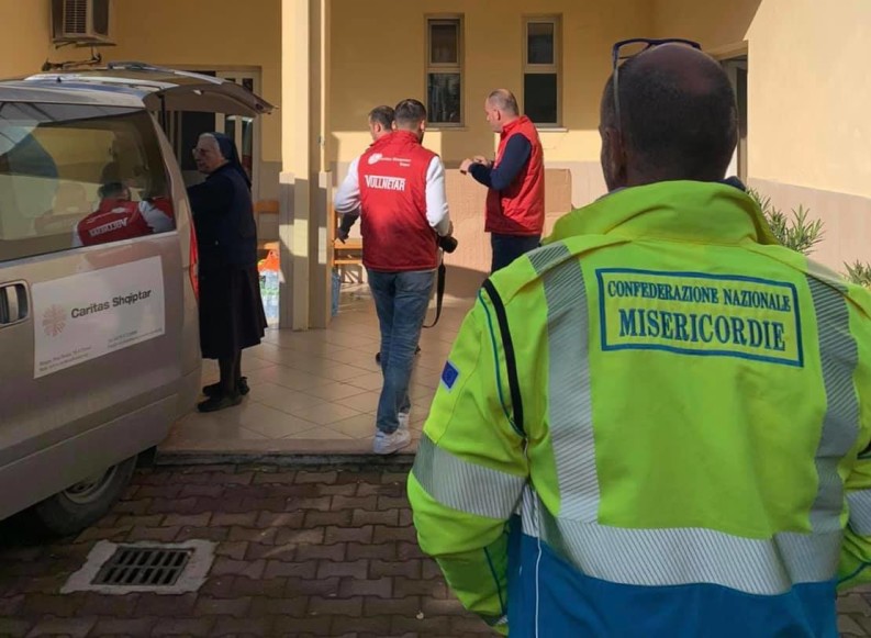 Permalink to Primo giorno di lavoro per i volontari delle Misericordie in Albania Primo giorno di lavoro per i volontari delle Misericordie in Albania