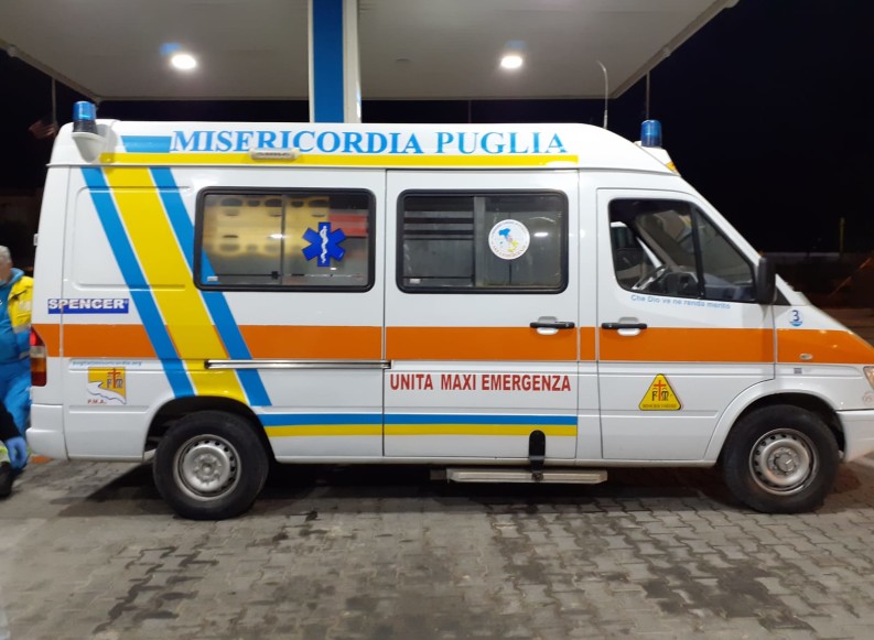 Permalink to Dopo l’incendio la speranza: un’ambulanza della Federazione per la Misericordia di Martina Franca Dopo l’incendio la speranza: un’ambulanza della Federazione per la Misericordia di Martina Franca