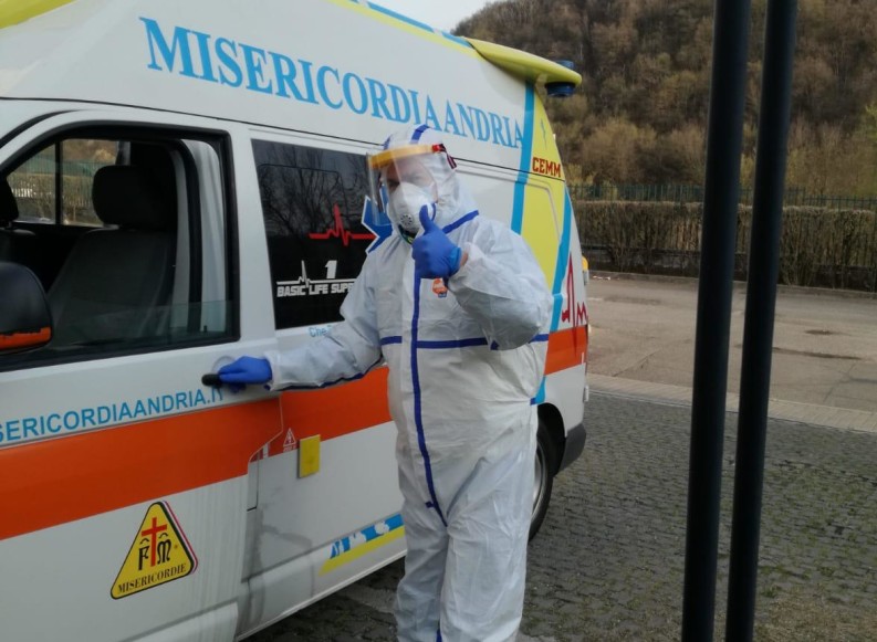 Permalink to Misericordia, il cuore grande dei 200 volontari giallociano andriesi sempre in prima linea Misericordia, il cuore grande dei 200 volontari giallociano andriesi sempre in prima linea